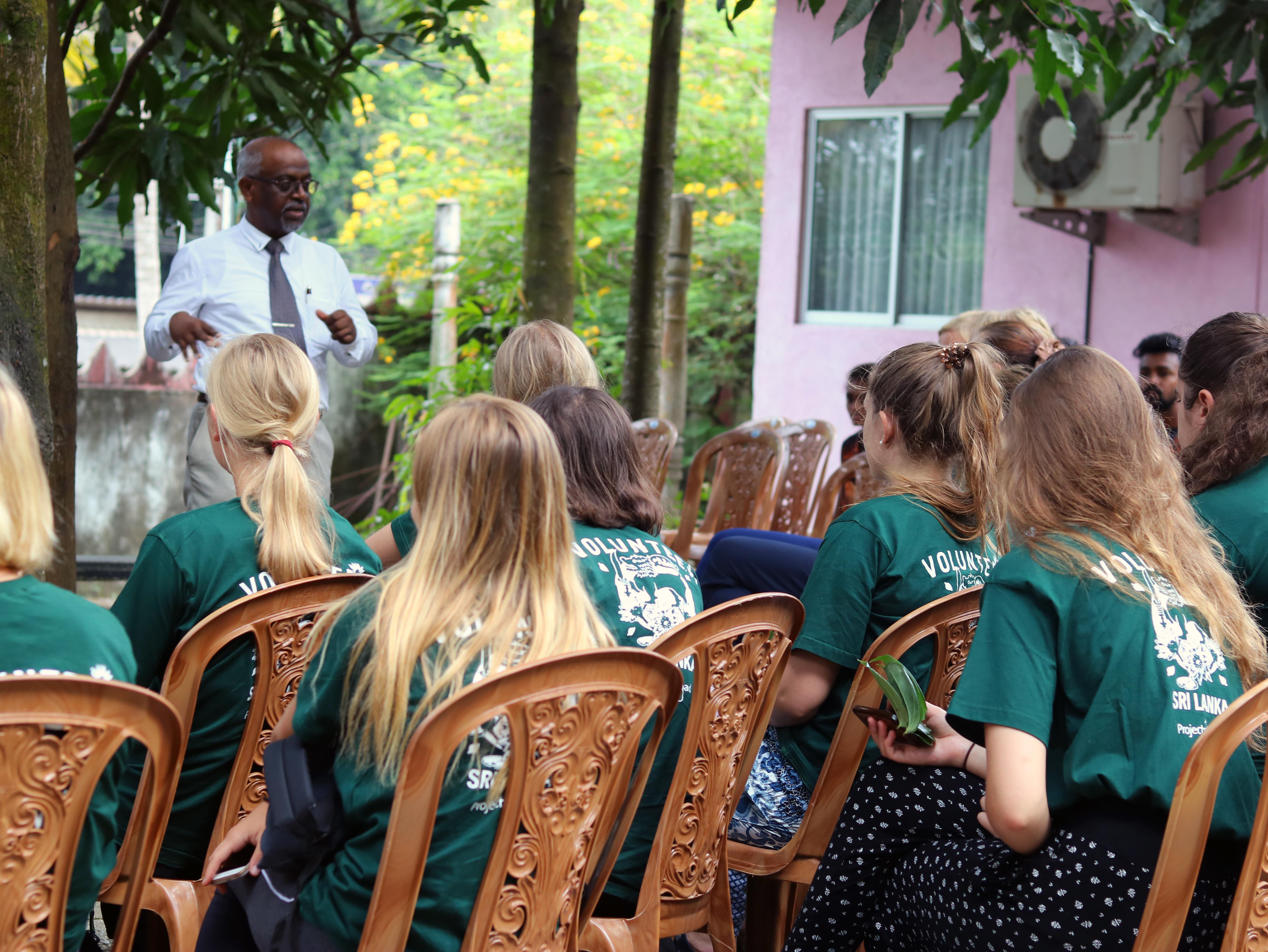 Volunteers prepare for a workshop during their volunteer project abroad