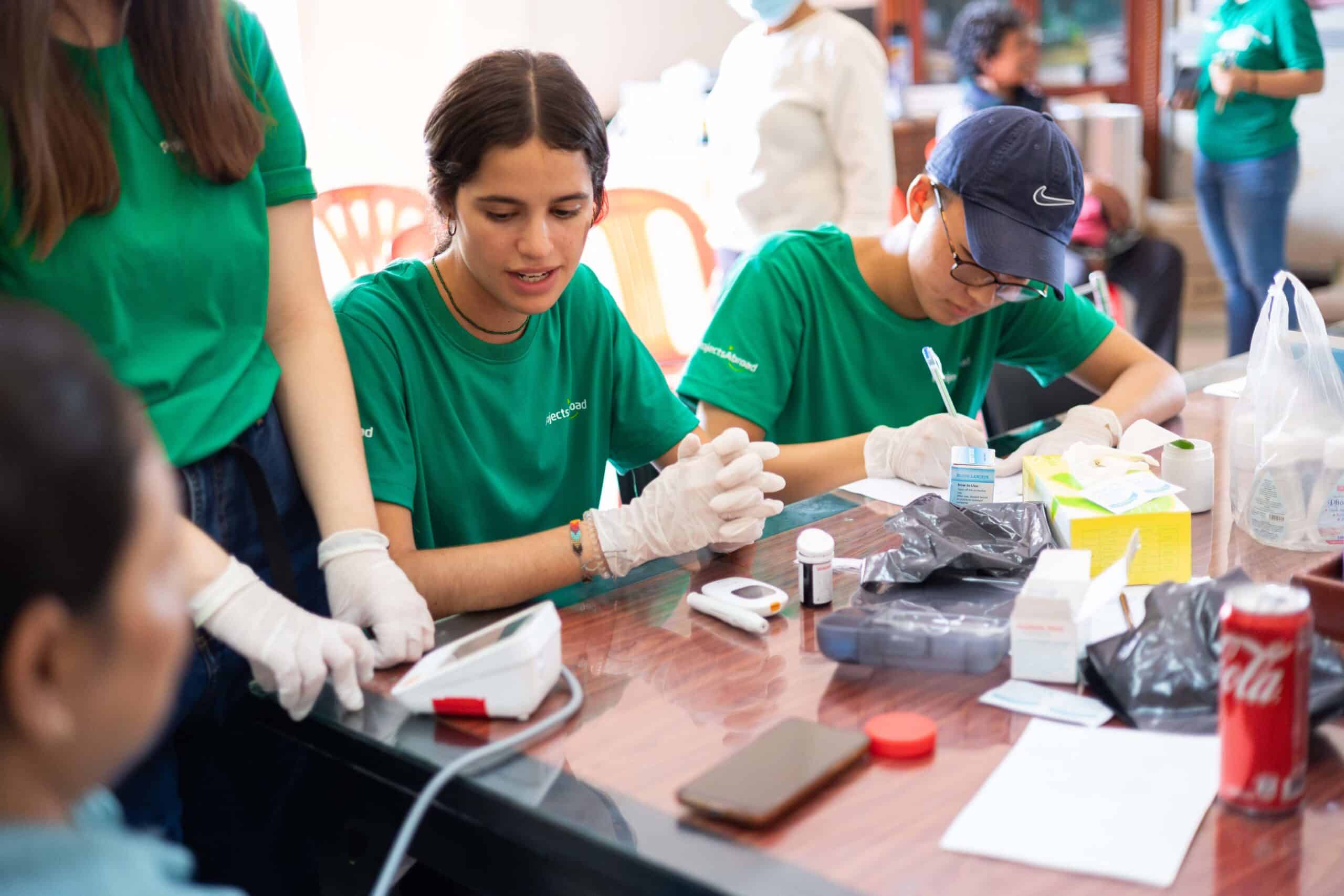 Teen volunteering abroad: Make a difference and travel the world!