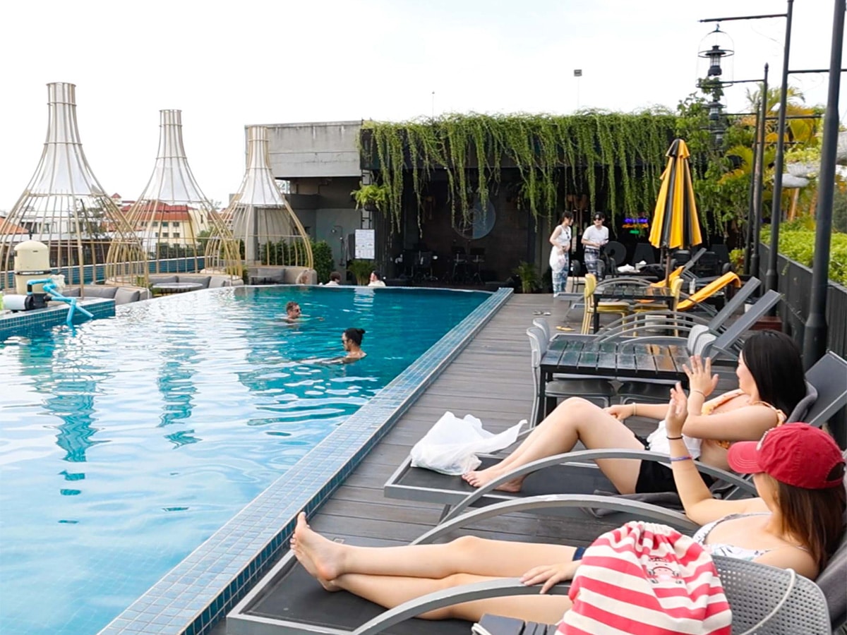 Twizt Hostel Rooftop Pool