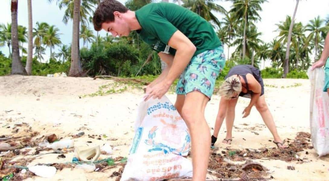 Beach cleanup work in Sri Lanka