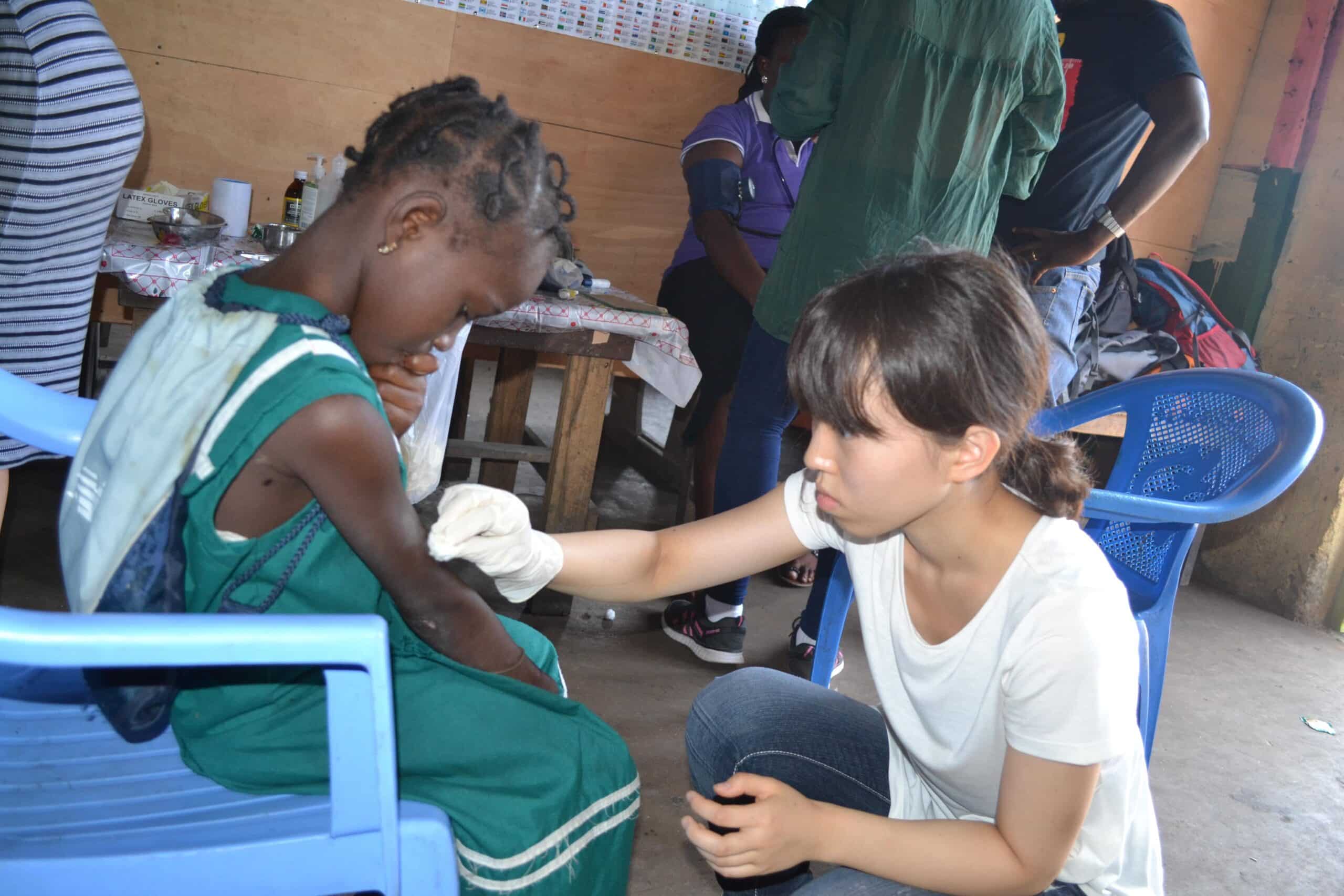 A Projects Abroad volunteers participates in a medical outreach in Ghana during her Public Health internship.