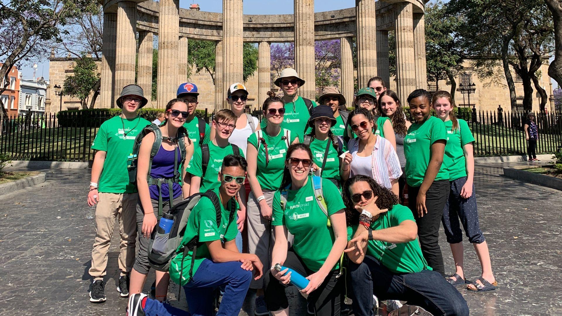 A Projects Abroad group of 18 pose for a picture in Mexico